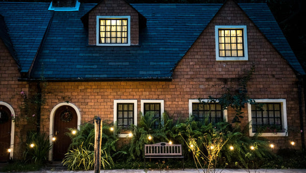 Residência iluminada com energia elétrica